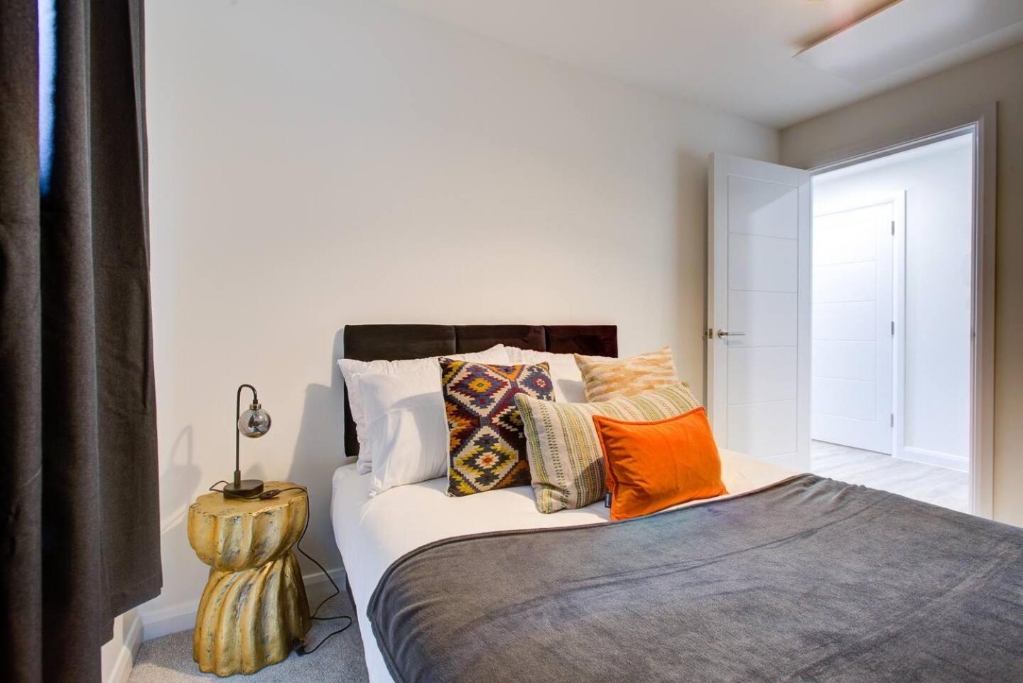 Appartamento 2Bed 2Bath In - Next To Station For 6 Free Parking Ashford  Esterno foto