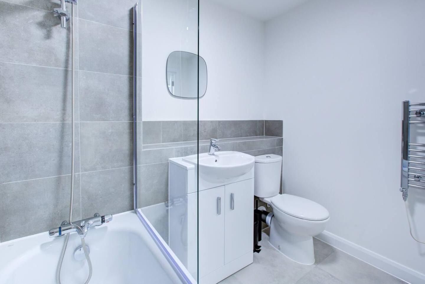 Appartamento 2Bed 2Bath In - Next To Station For 6 Free Parking Ashford  Esterno foto